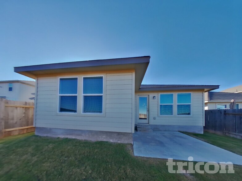 Building Photo - 5125 Sidesaddle Dr