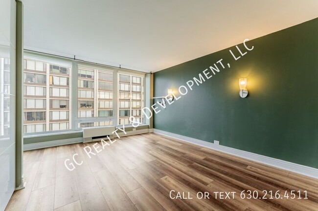 Building Photo - *** 2 WEEKS FREE RENT / EDGEWATER PLAZA / ...