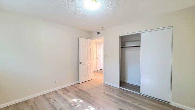 Building Photo - 2BD / 1BTH 1 STORY UNIT AVAILABLE W/ GARAGE!