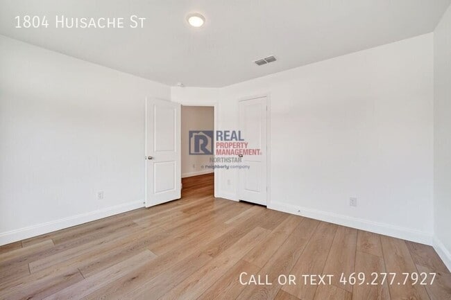 Building Photo - 1804 Huisache St