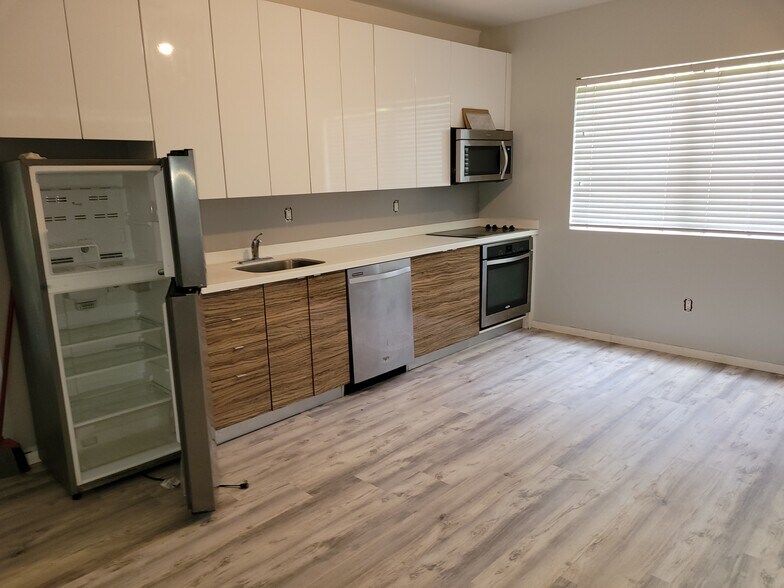 Building Photo - 820 15th St