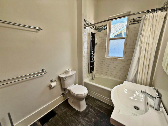 Building Photo - Beautifully Updated Historic Home in Midto...