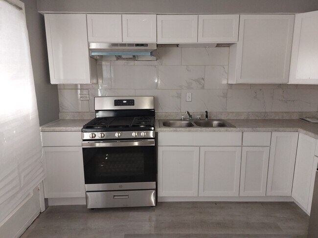 Building Photo - 5037 S Drexel Blvd