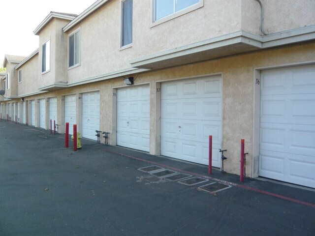 Building Photo - Fresh and Clean Upstairs Condo W/One Car Garage, Reduced Deposit