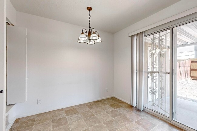 Building Photo - Cozy 3 Bedroom 1.5 Bathroom In NW Albuquer...