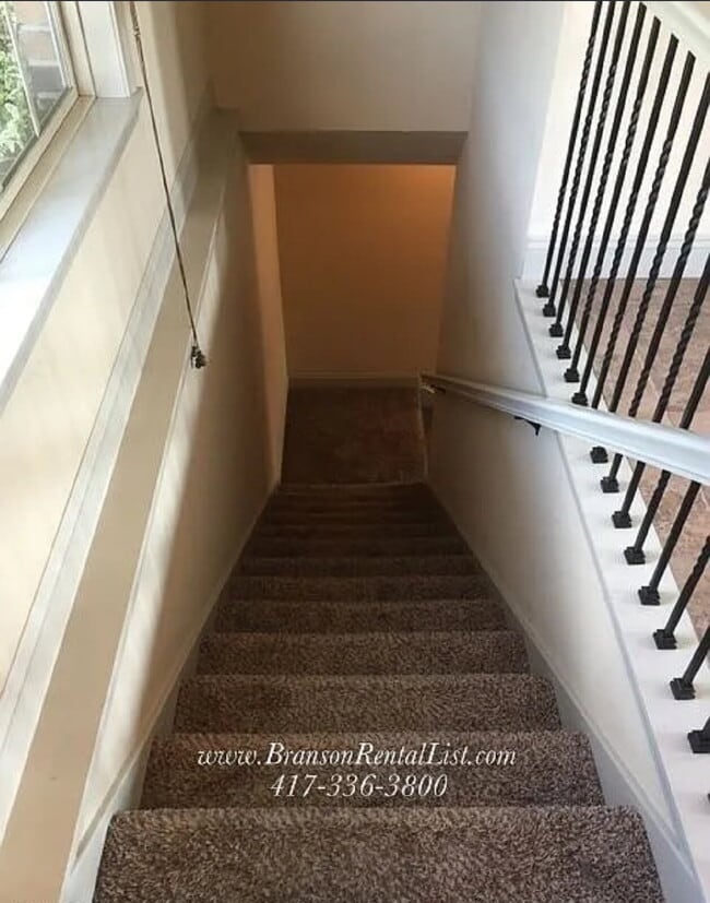 Building Photo - Fresh New Look - 4BR 21/2 Bath