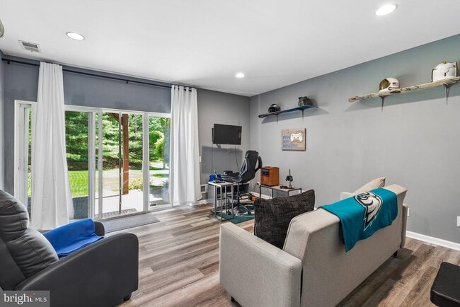 Building Photo - 15 Charter Oak Ct