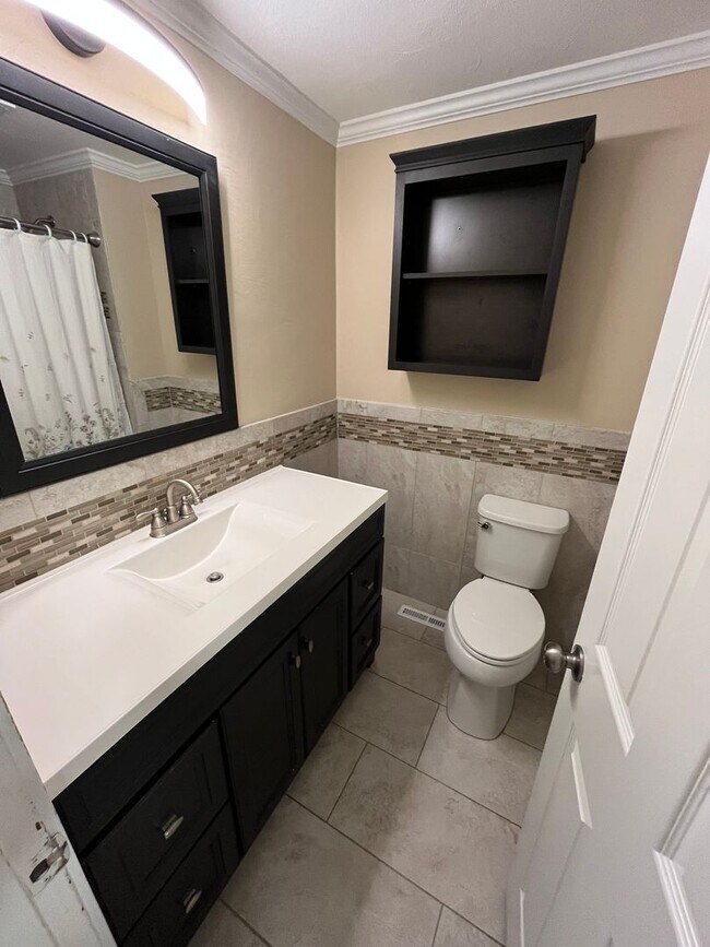 Building Photo - Single Level Home Close to Downtown Redmond - Yard Care Included