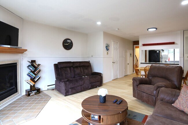 Building Photo - 2 Bed 1.5 Bath Furnished Winter Seasonal Condo in Waterville Valley! - $2400/mo