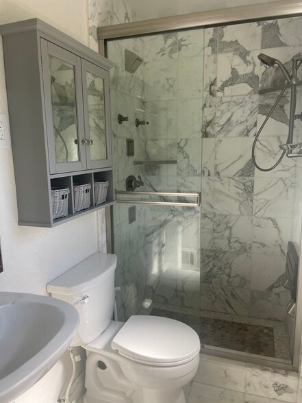 Building Photo - 191 Fernwood Dr