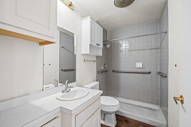Building Photo - Cute Two Bedroom House, Minutes from TTU &...