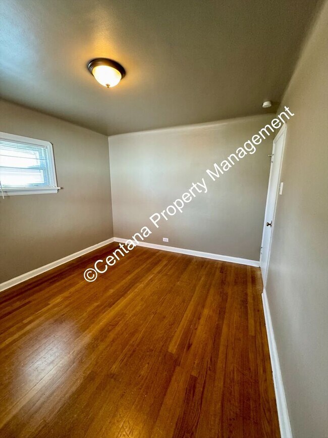 Building Photo - $500 off first months rent on 3 bed 2 bath...