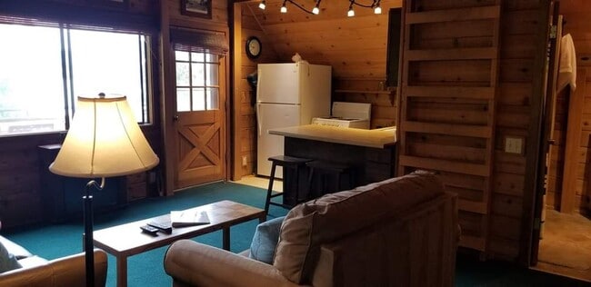 Building Photo - Furnished 2 bedroom with lake access-Avail...