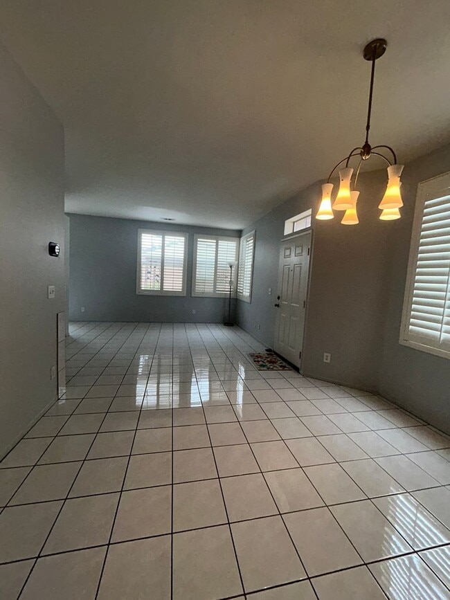 Building Photo - Spacious 2-Story Home in Prime Location