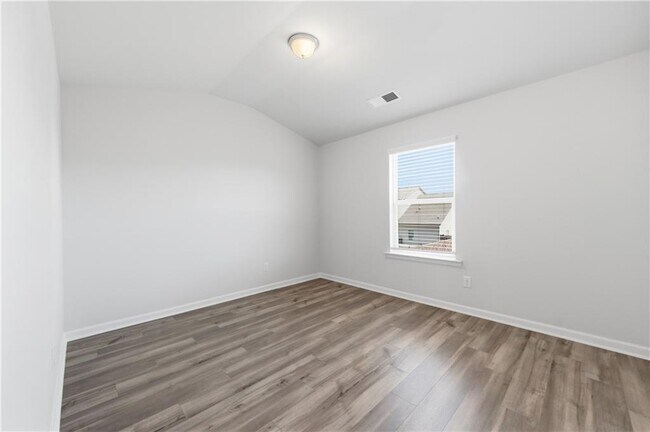 Building Photo - 303 Eleanora Xing