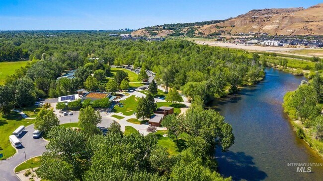 Building Photo - Stunning Modern Home Near NE Foothills | Mountain Views | Designer Finishes