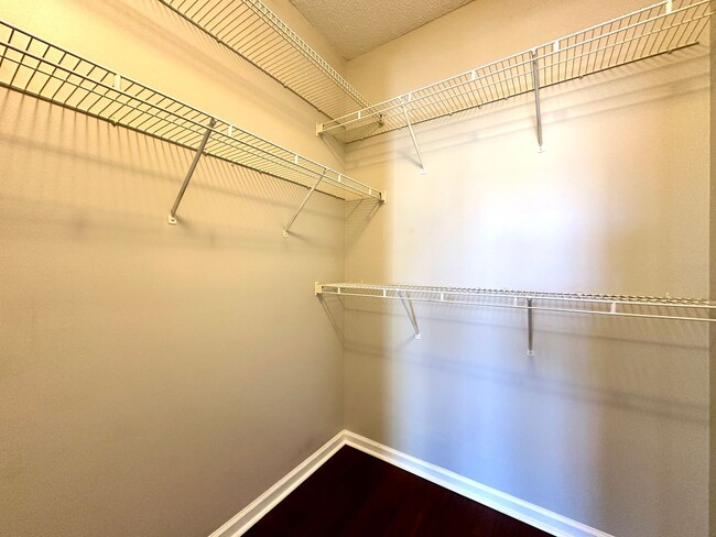 Building Photo - 2 Bedroom, 1 Bath Condo in The Concord West of the Ashley!