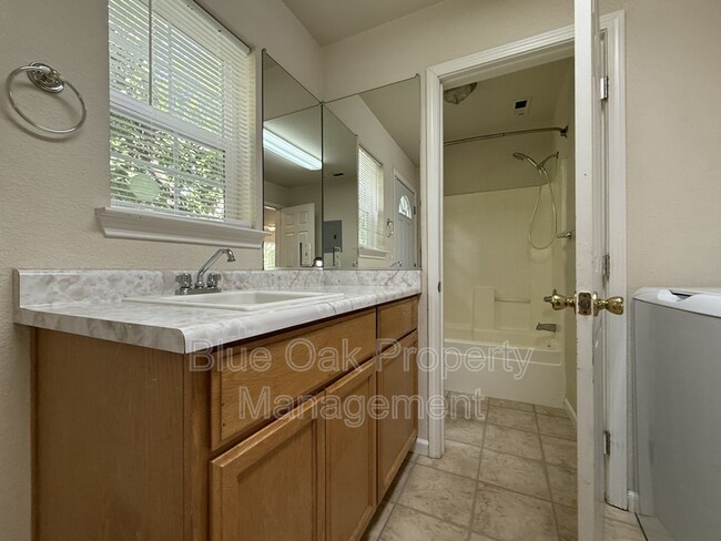 Building Photo - 592 E 5th Ave