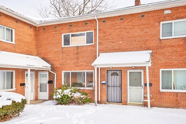 Building Photo - 2 BED 1.5 BATH UNIT IN THE BANBURY CONDOMINIUMS!