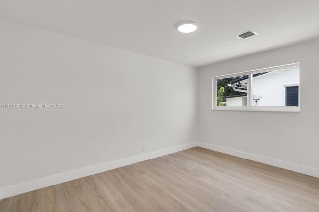 Building Photo - 3920 Hayes St