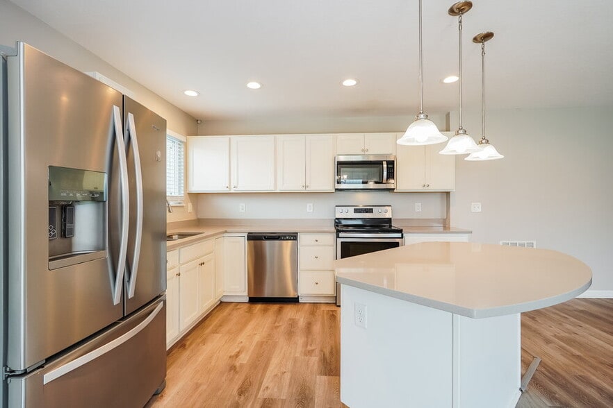 Building Photo - 7500 Willow Leaf Dr