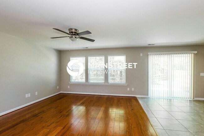 Building Photo - 3 Bedroom Pet-Friendly Home in Charlotte, NC with Main Street Renewal