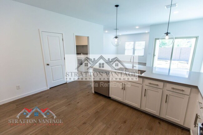 Building Photo - 7439 S 76th Dr