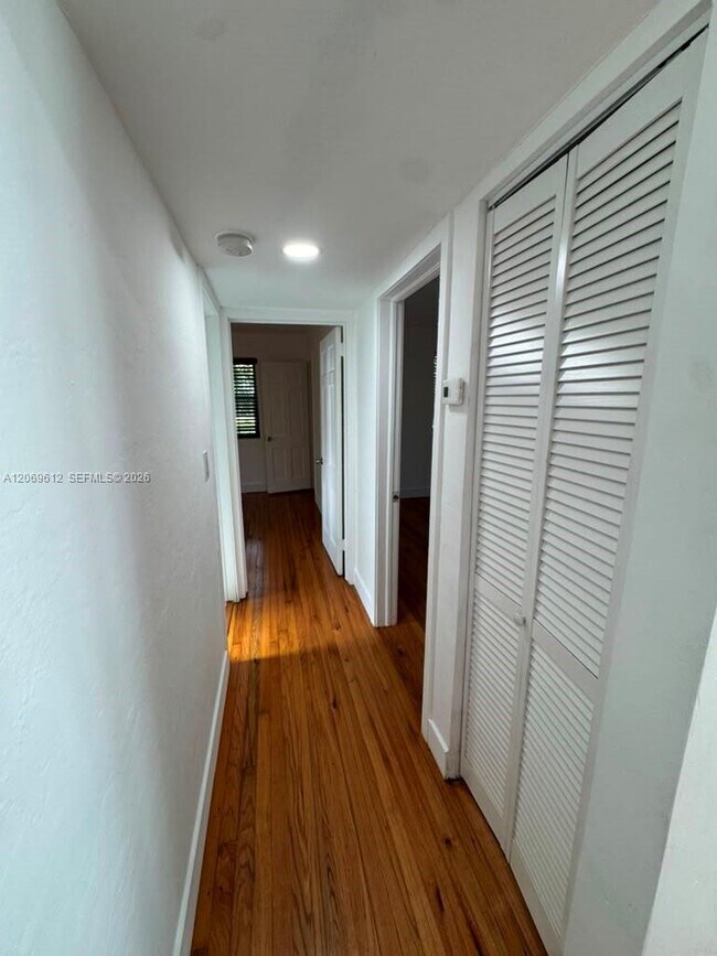 Building Photo - 15 Sidonia Ave