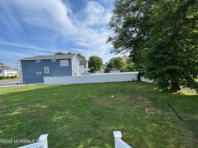 Building Photo - 516 2nd Ave