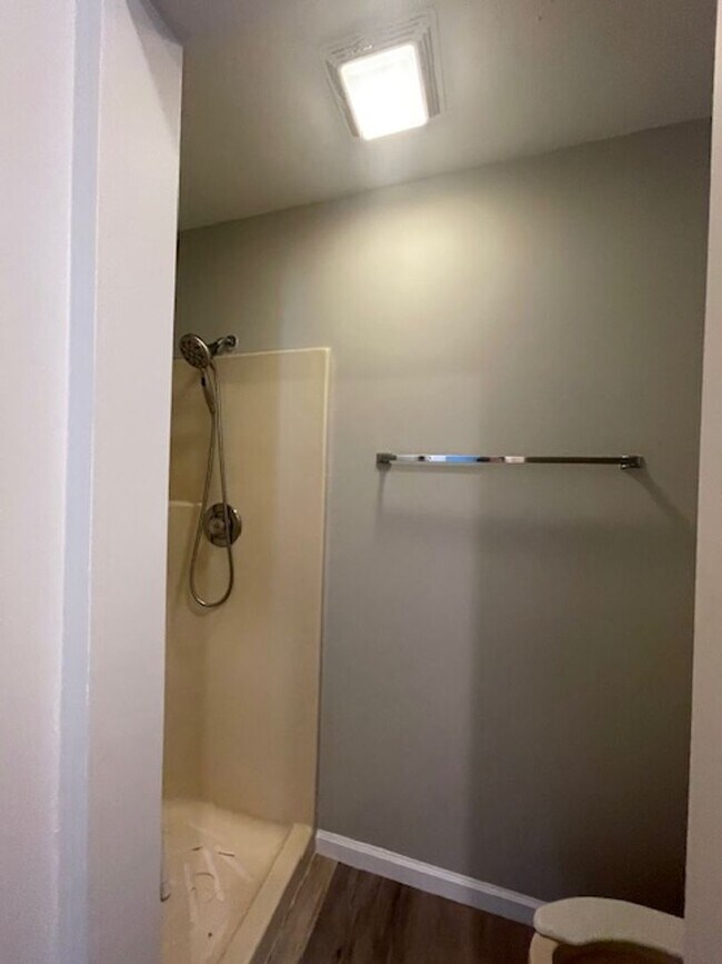 Building Photo - Alcoa City Schools  2 bedroom 2 bath call ...