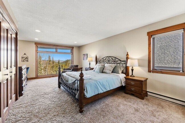 Building Photo - Breck 3-bedroom home with views! 6-12 month lease!