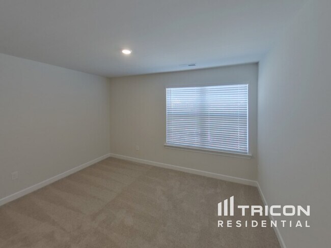 Building Photo - 3427 Quintana Dr