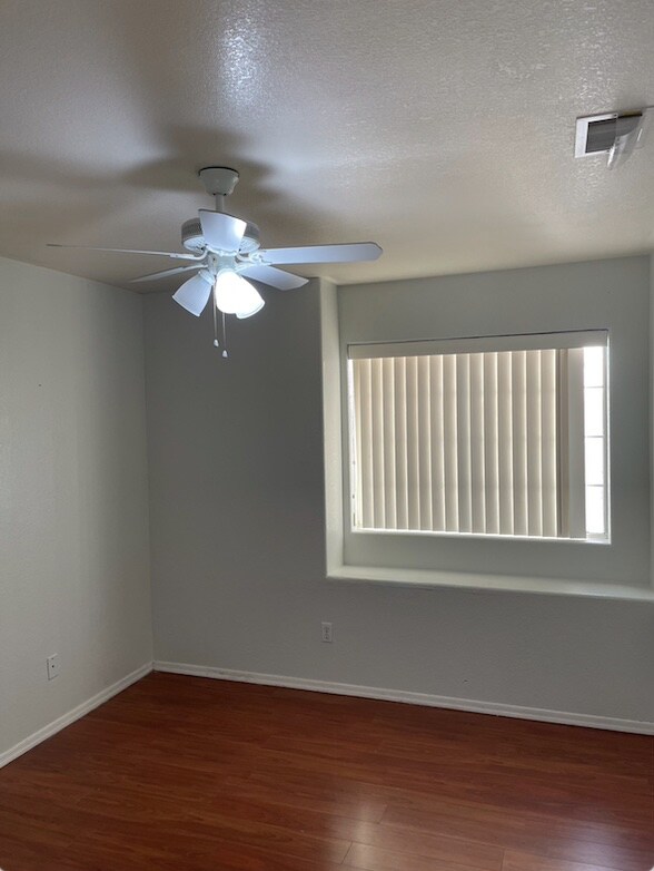 Building Photo - 1057 N Saguaro St