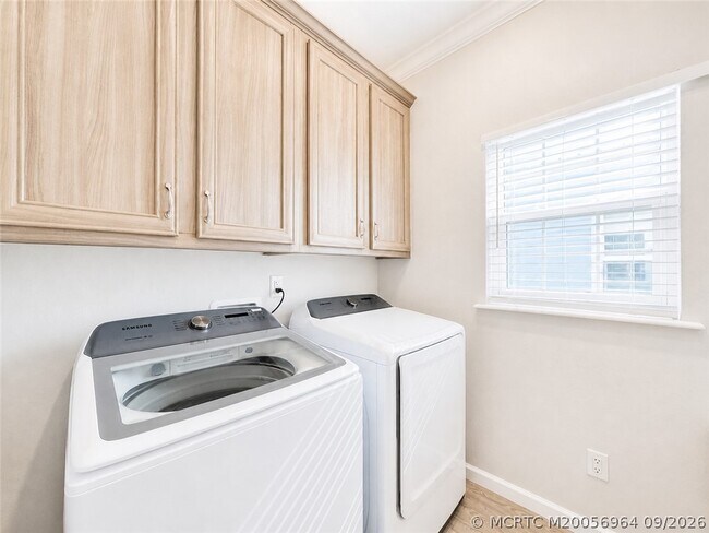 Building Photo - 252 NE Ebbtide Way