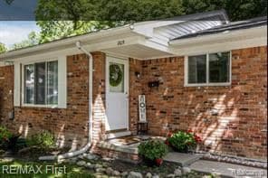 Primary Photo - 205 Hacker St