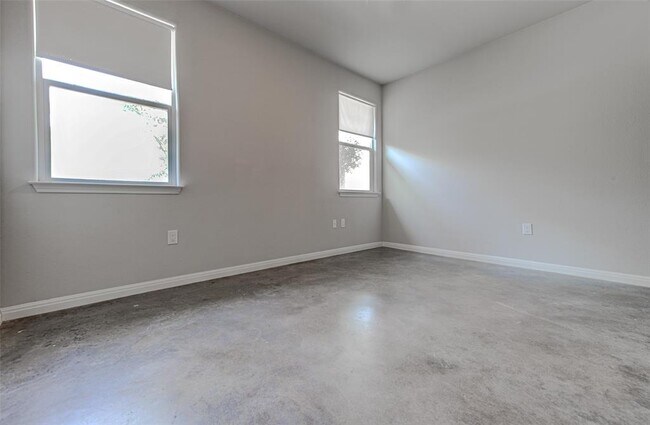 Building Photo - 1123 Walton Ln