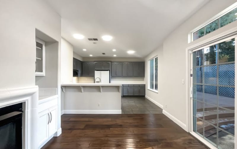 Building Photo - 2060 E Sierra Madre Ave