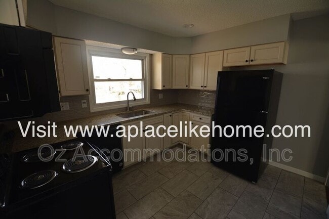 Building Photo - 4340 W 51st St