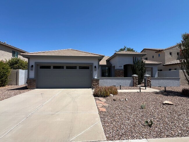 Building Photo - Gorgeous, upgraded home with a sparkling p...