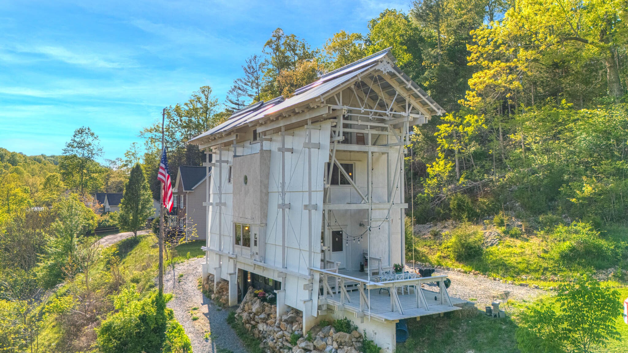 Exterior Approach - 300 John Lemley Ln