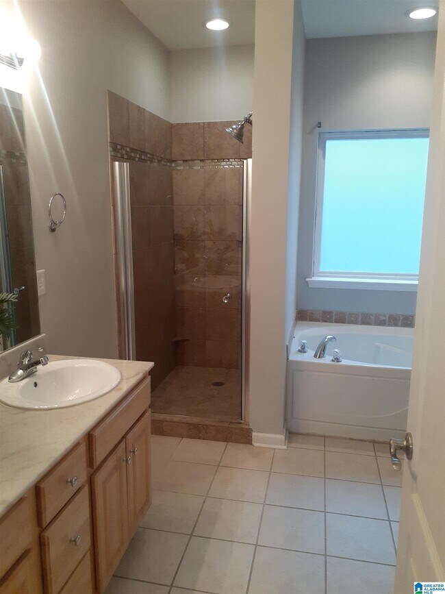 Building Photo - 265 Oxmoor Pl