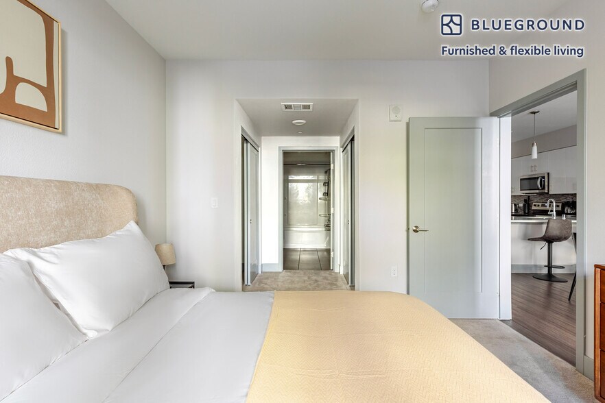 Building Photo - 1800 Lacassie Ave