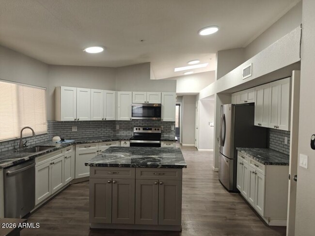 Building Photo - 4038 E Thistle Landing Dr