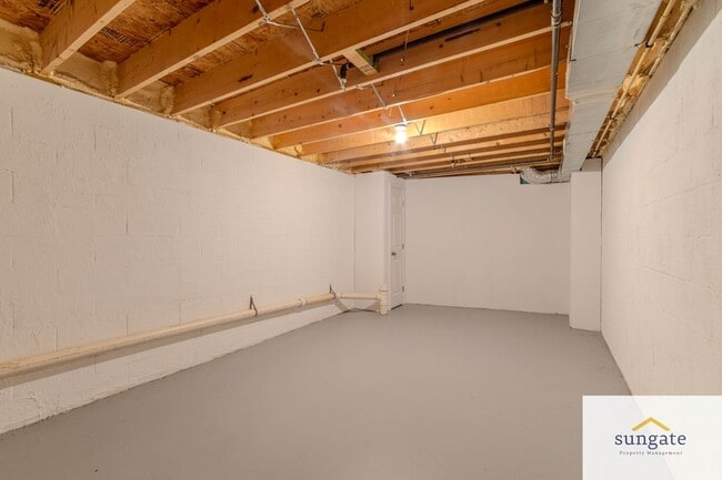 Building Photo - 2410 E Fayette St