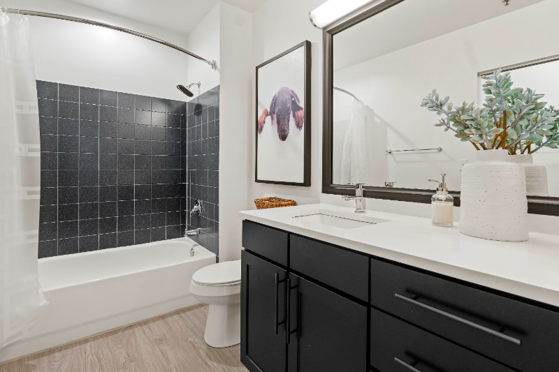 Building Photo - 1389 S State St