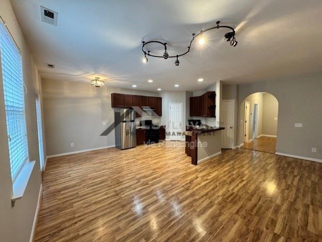 Building Photo - 604 Sawcut Ln