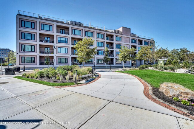 Building Photo - 601 Heck St