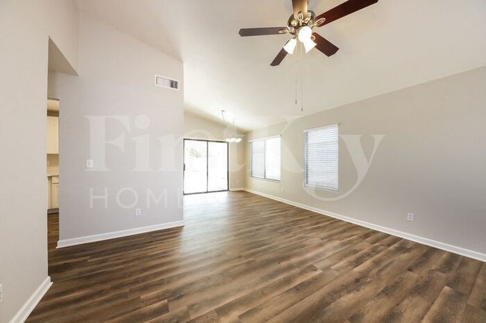 Building Photo - 3145 W Crest Ln