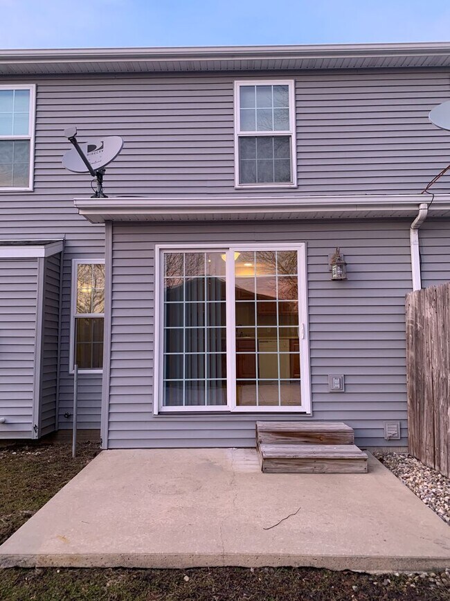 Building Photo - 3-bed, 2.5-bath townhouse in Tolono!