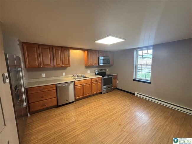 Building Photo - 654 Youngs Hill Rd